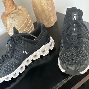 - On 

Cloudswift black